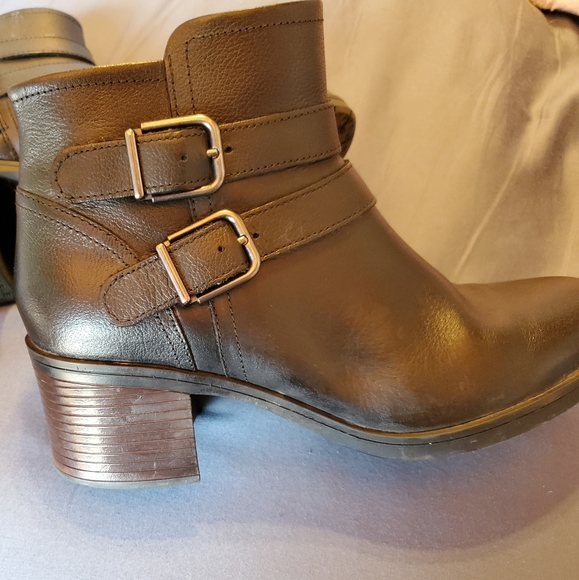 Like new boots- Hollis Pearl - Picture 1 of 6